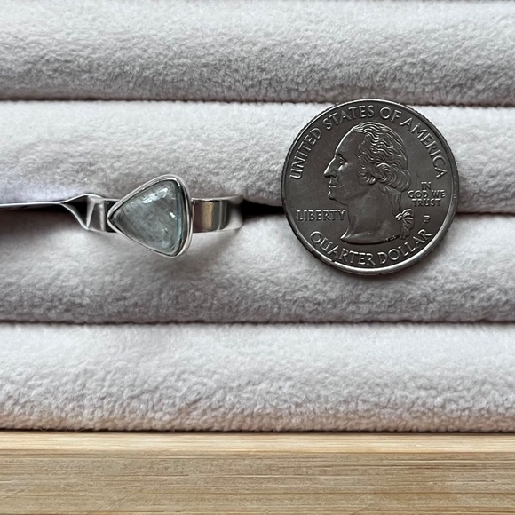 R045 | Labradorite Cabochon Ring - Picture 4 of 6